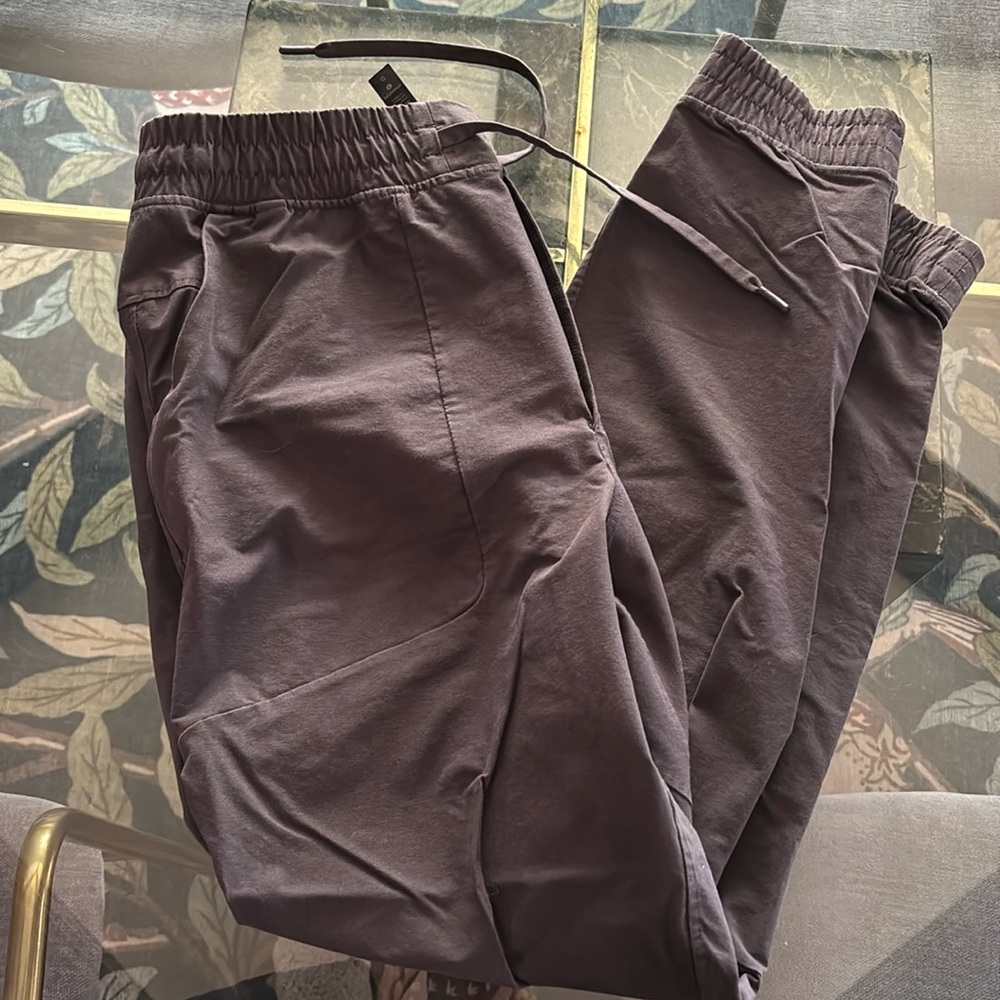 Men's lululemon Casual Pants/joggers in dark gray  (L)